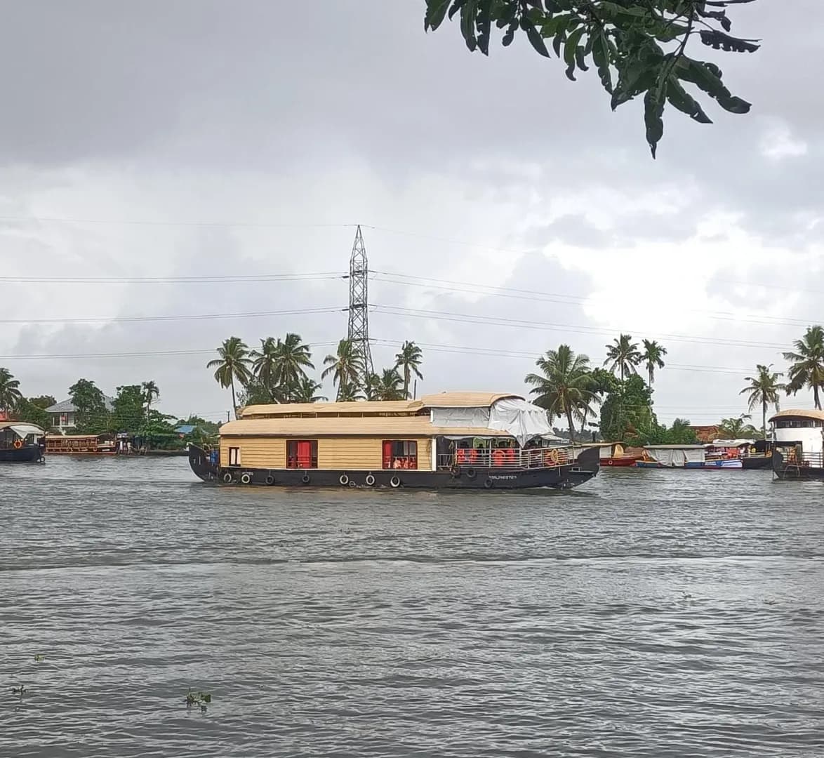 Manikandan Deluxe - 2 Bedroom Deluxe Houseboat Interior View | Alleppey Backwaters | Alleppey Green Tourism