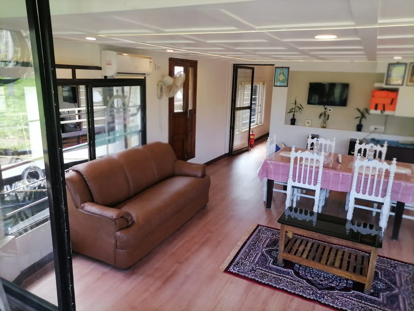 Oasis Deluxe 4 - 4 Bedroom Deluxe Houseboat Interior View | Kerala Houseboat Cruise | Alleppey Green Tourism