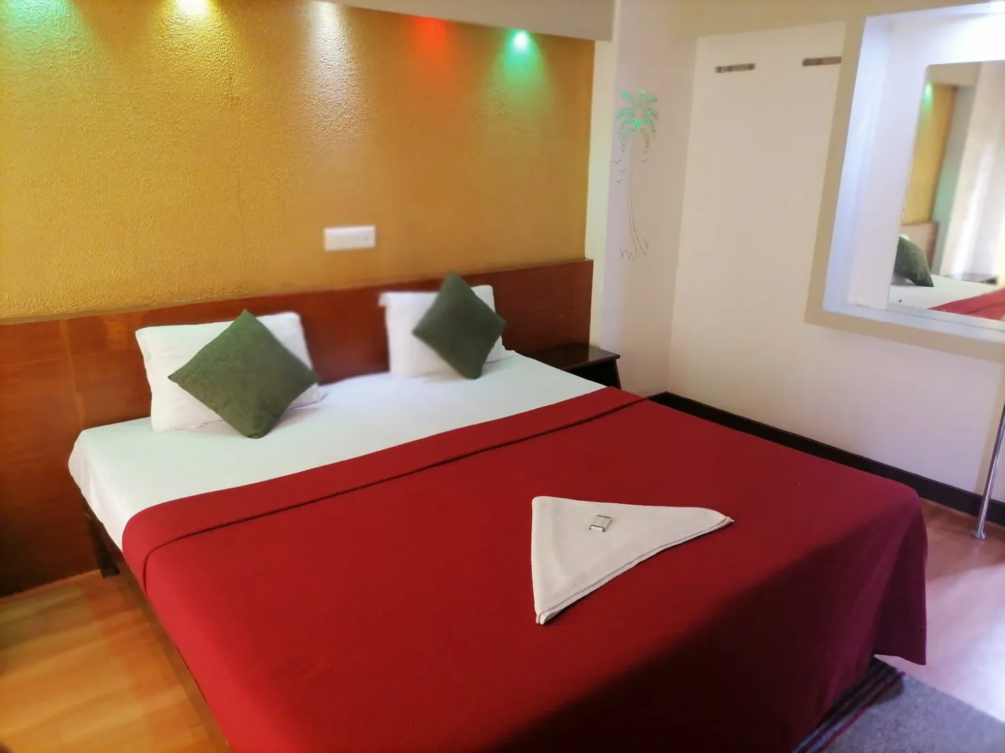 Oasis Deluxe 4 - 4 Bedroom Deluxe Houseboat Interior View | Alleppey Backwaters | Alleppey Green Tourism