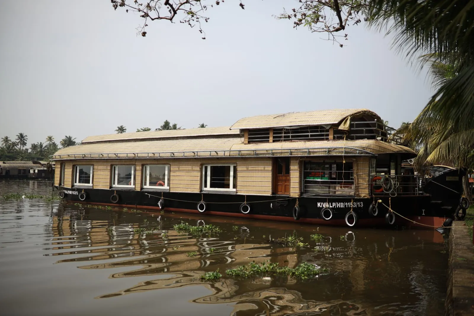 Oasis Deluxe 4 - 4 Bedroom Deluxe Houseboat Interior View | Alleppey Backwaters | Alleppey Green Tourism
