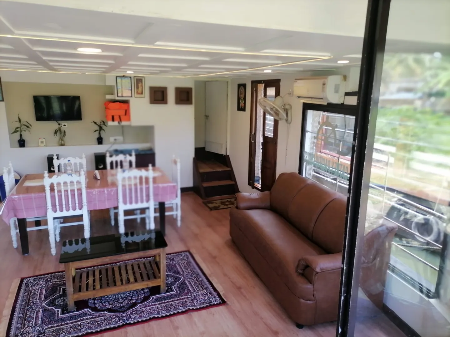 Oasis Deluxe 4 - 4 Bedroom Deluxe Houseboat Interior View | Alleppey Backwaters | Alleppey Green Tourism