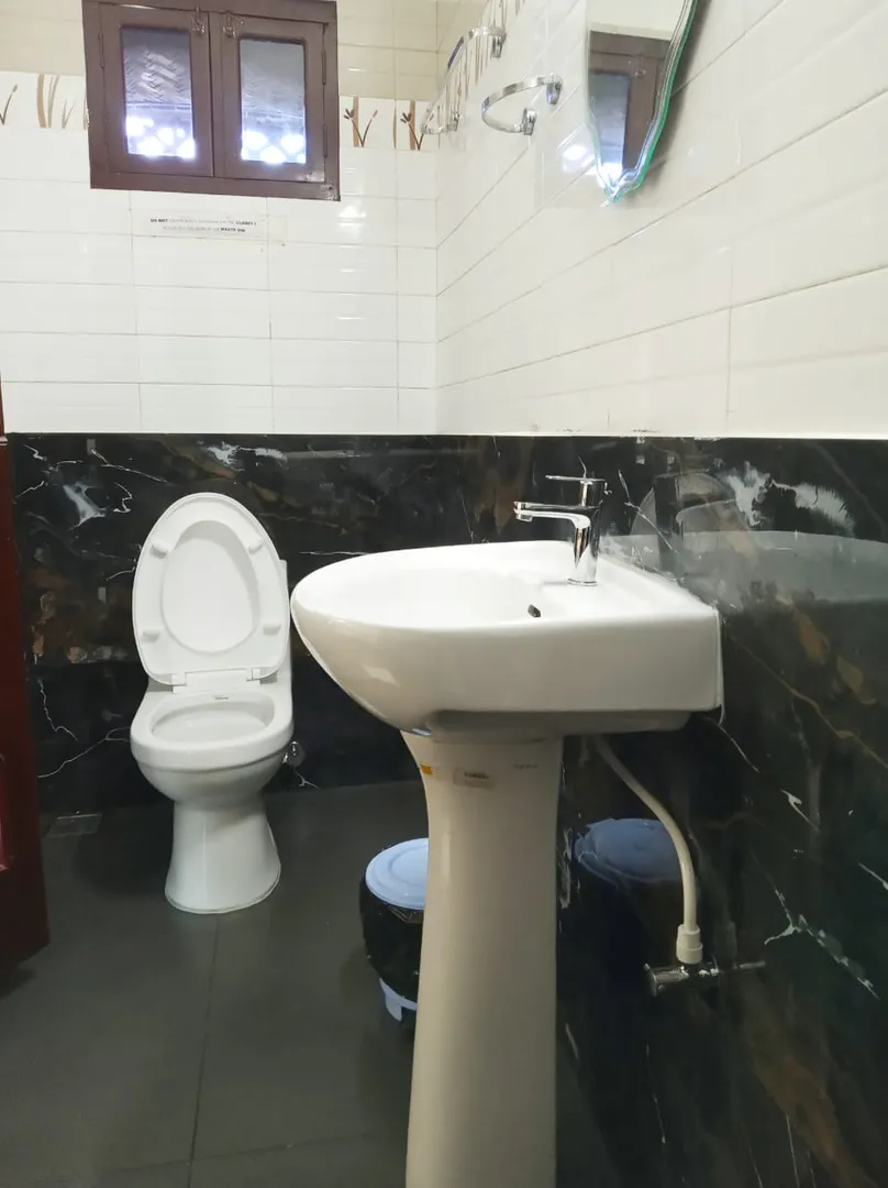 Oasis Deluxe 4 - 4 Bedroom Deluxe Houseboat Interior View | Kerala Houseboat Cruise | Alleppey Green Tourism