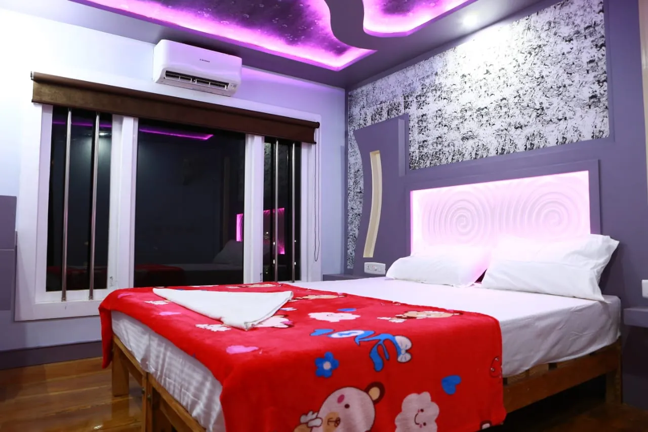 Paddy Land Deluxe - 7 Bedroom Deluxe Houseboat Interior View | Alleppey Backwaters | Alleppey Green Tourism