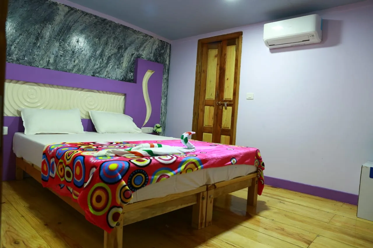 Paddy Land Deluxe - 7 Bedroom Deluxe Houseboat Interior View | Alleppey Backwaters | Alleppey Green Tourism