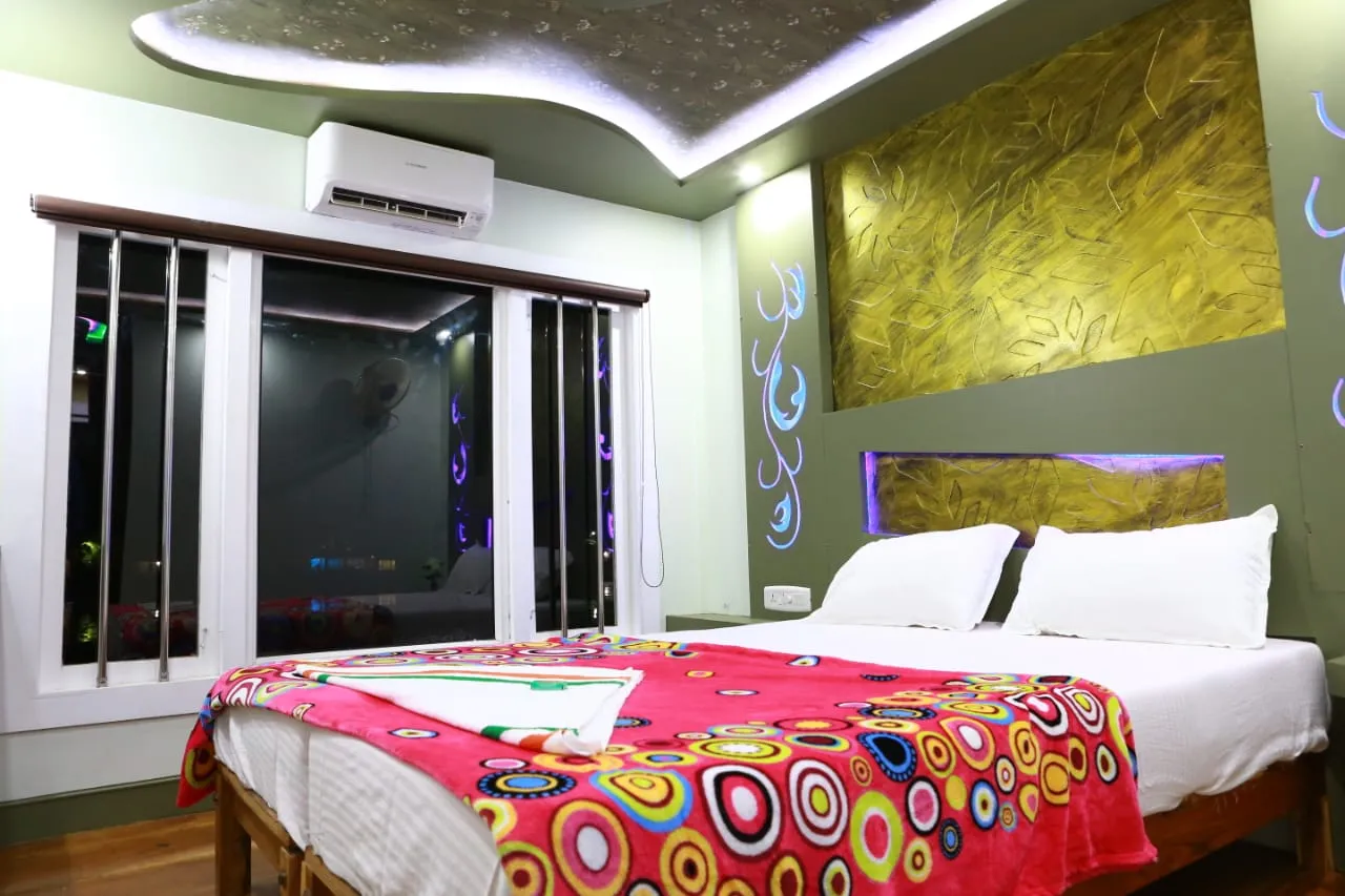 Paddy Land Deluxe - 7 Bedroom Deluxe Houseboat Interior View | Kerala Houseboat Cruise | Alleppey Green Tourism