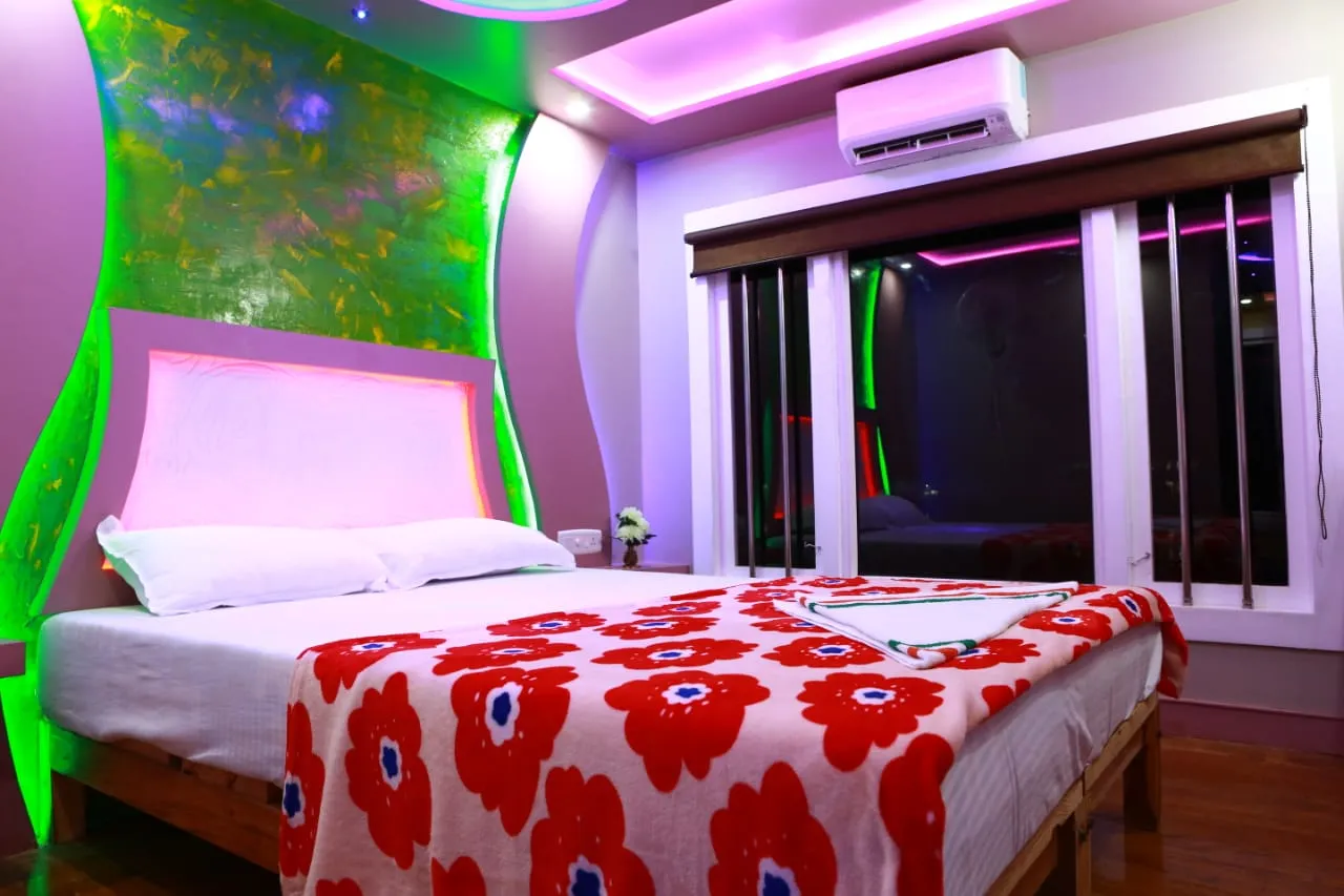 Paddy Land Deluxe - 7 Bedroom Deluxe Houseboat Interior View | Kerala Houseboat Cruise | Alleppey Green Tourism