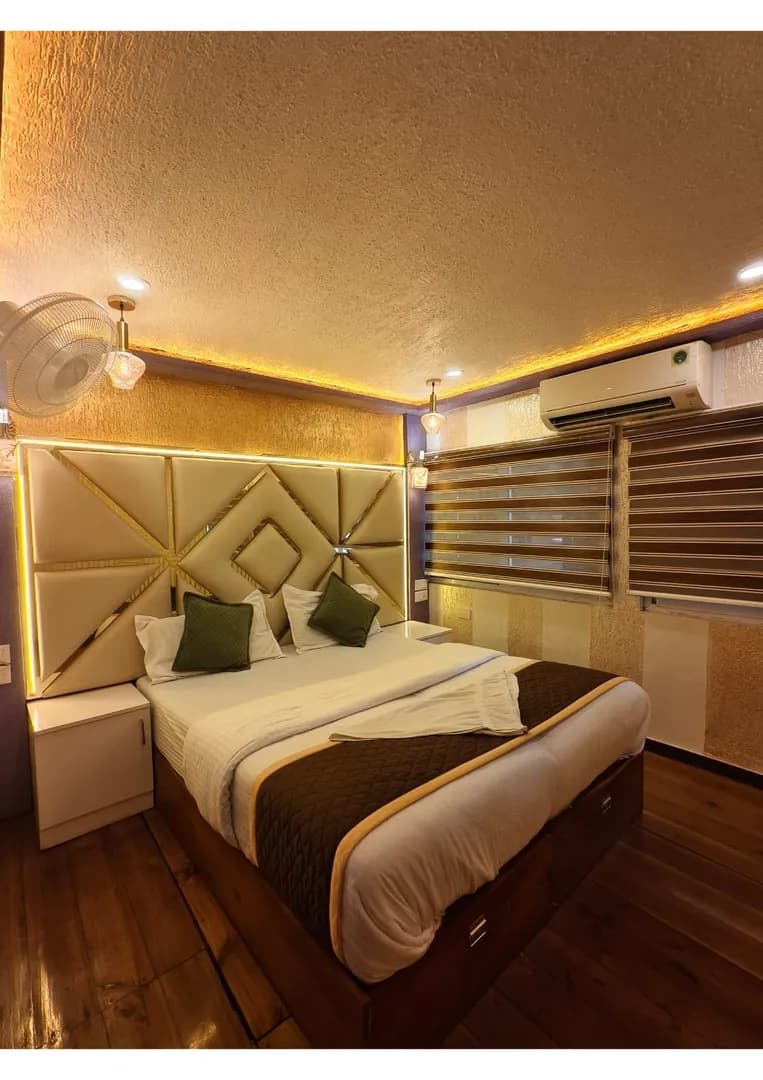 Pappy - 8 Bedroom Deluxe Houseboat Interior View | Kerala Houseboat Cruise | Alleppey Green Tourism