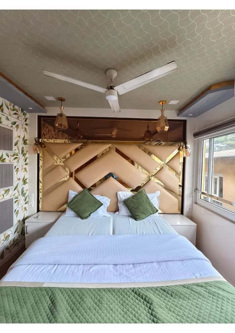 Pappy - 8 Bedroom Deluxe Houseboat Interior View | Kerala Houseboat Cruise | Alleppey Green Tourism