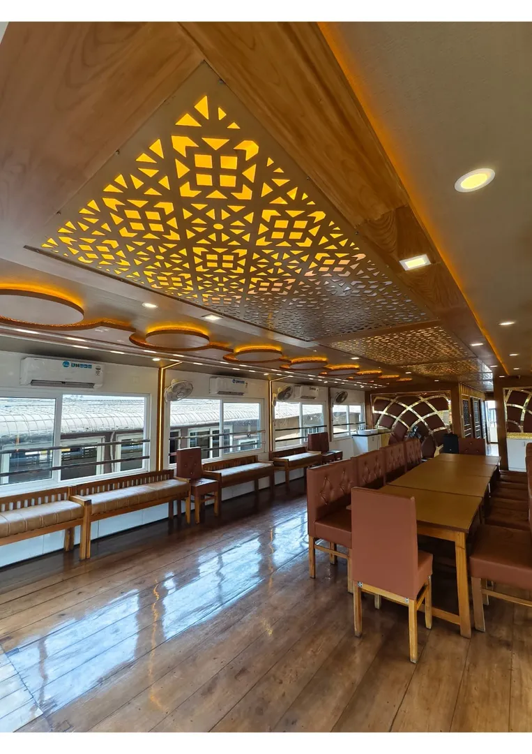 Pappy - 8 Bedroom Deluxe Houseboat Interior View | Kerala Houseboat Cruise | Alleppey Green Tourism