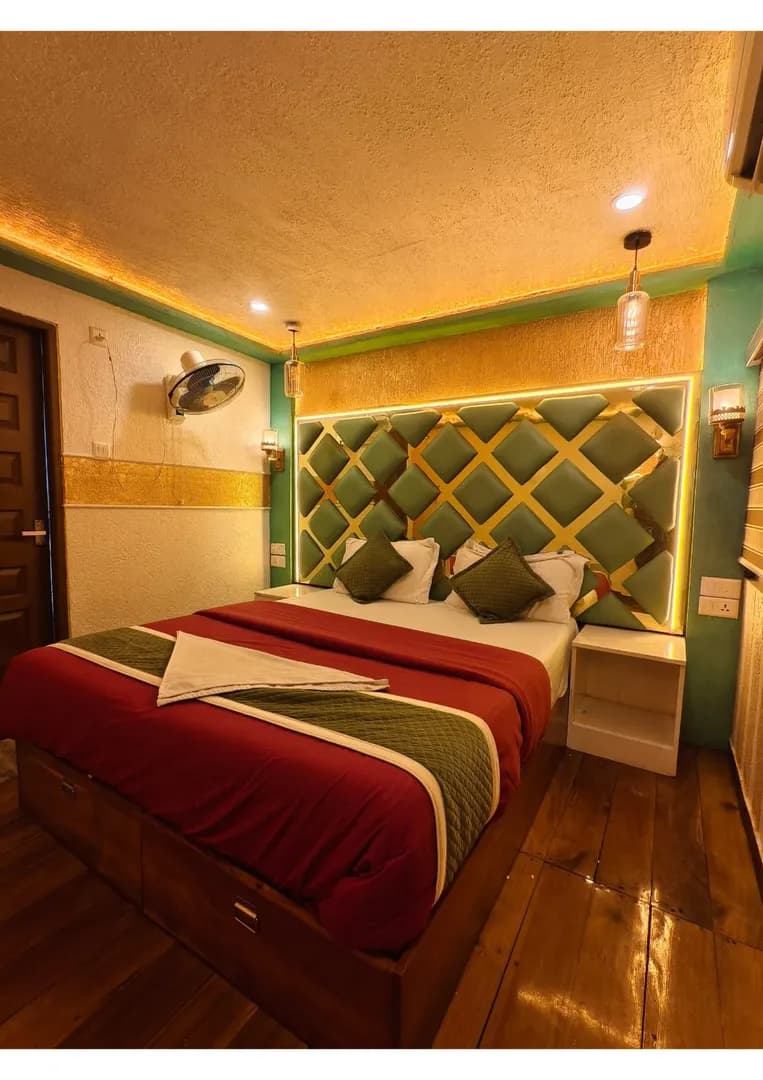 Pappy - 8 Bedroom Deluxe Houseboat Interior View | Kerala Houseboat Cruise | Alleppey Green Tourism