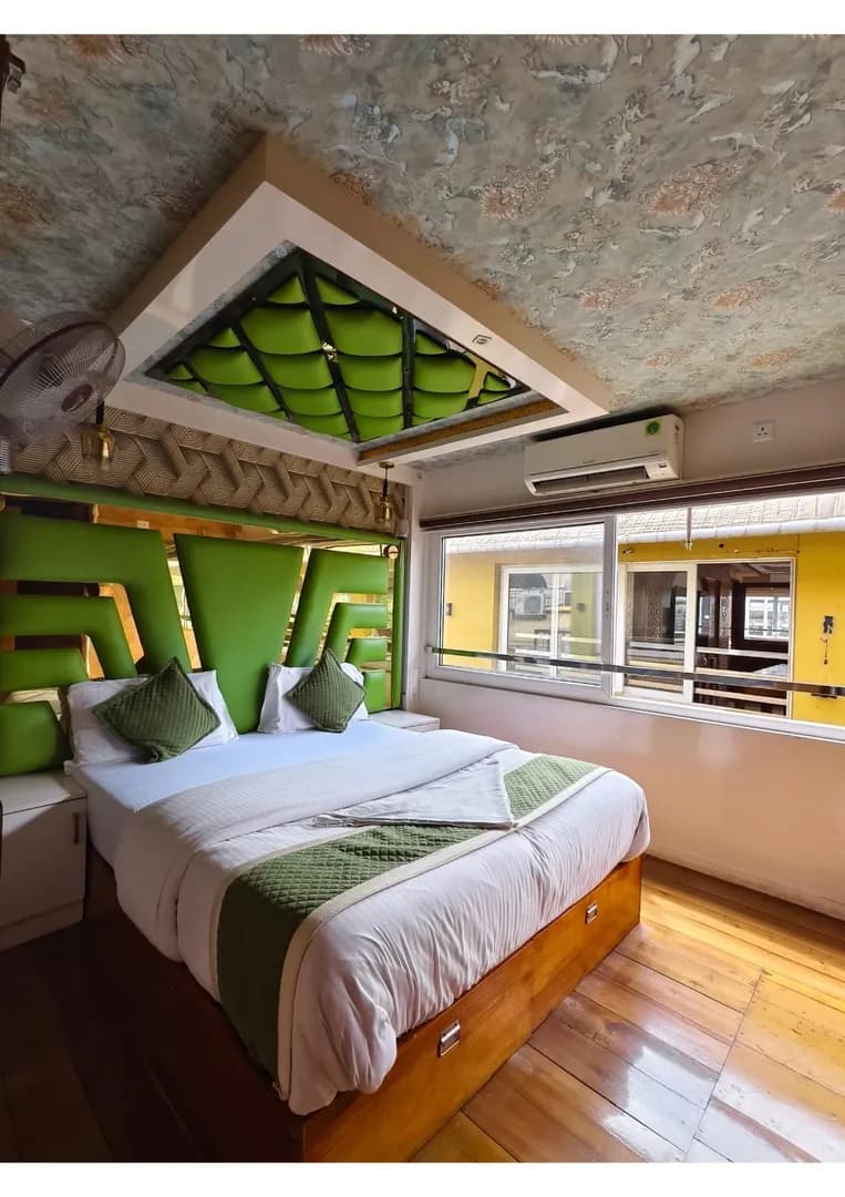 Pappy - 8 Bedroom Deluxe Houseboat Interior View | Kerala Houseboat Cruise | Alleppey Green Tourism