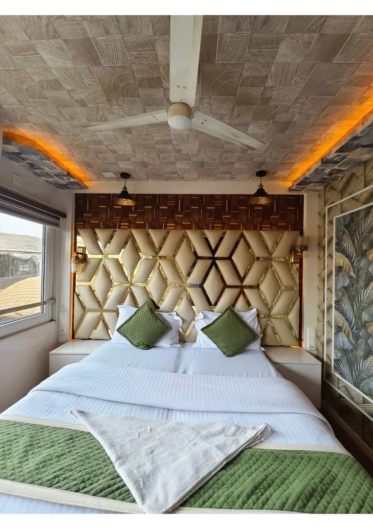 Pappy - 8 Bedroom Deluxe Houseboat Interior View | Kerala Houseboat Cruise | Alleppey Green Tourism