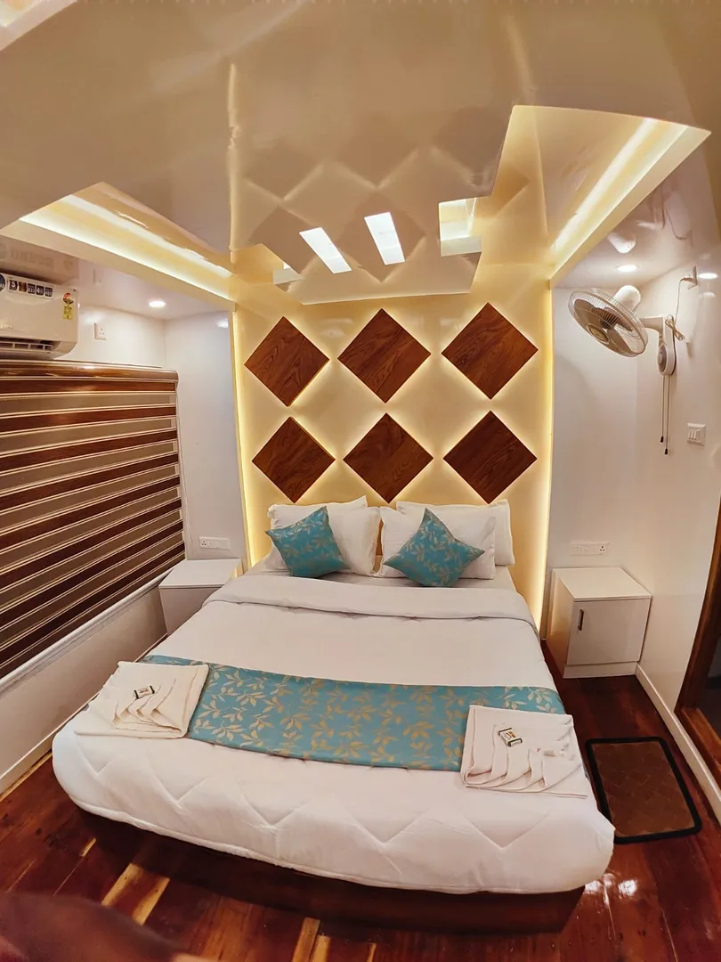 Royal Waves - 10 Bedroom Deluxe Houseboat Interior View | Alleppey Backwaters | Alleppey Green Tourism