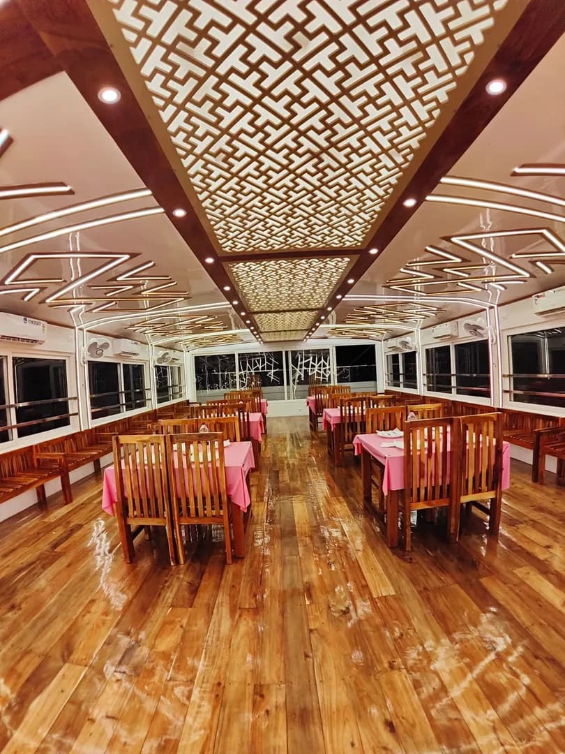 Royal Waves - 10 Bedroom Deluxe Houseboat Interior View | Alleppey Backwaters | Alleppey Green Tourism