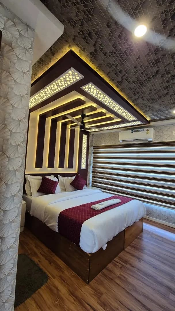 Royal Waves - 10 Bedroom Deluxe Houseboat Interior View | Kerala Houseboat Cruise | Alleppey Green Tourism