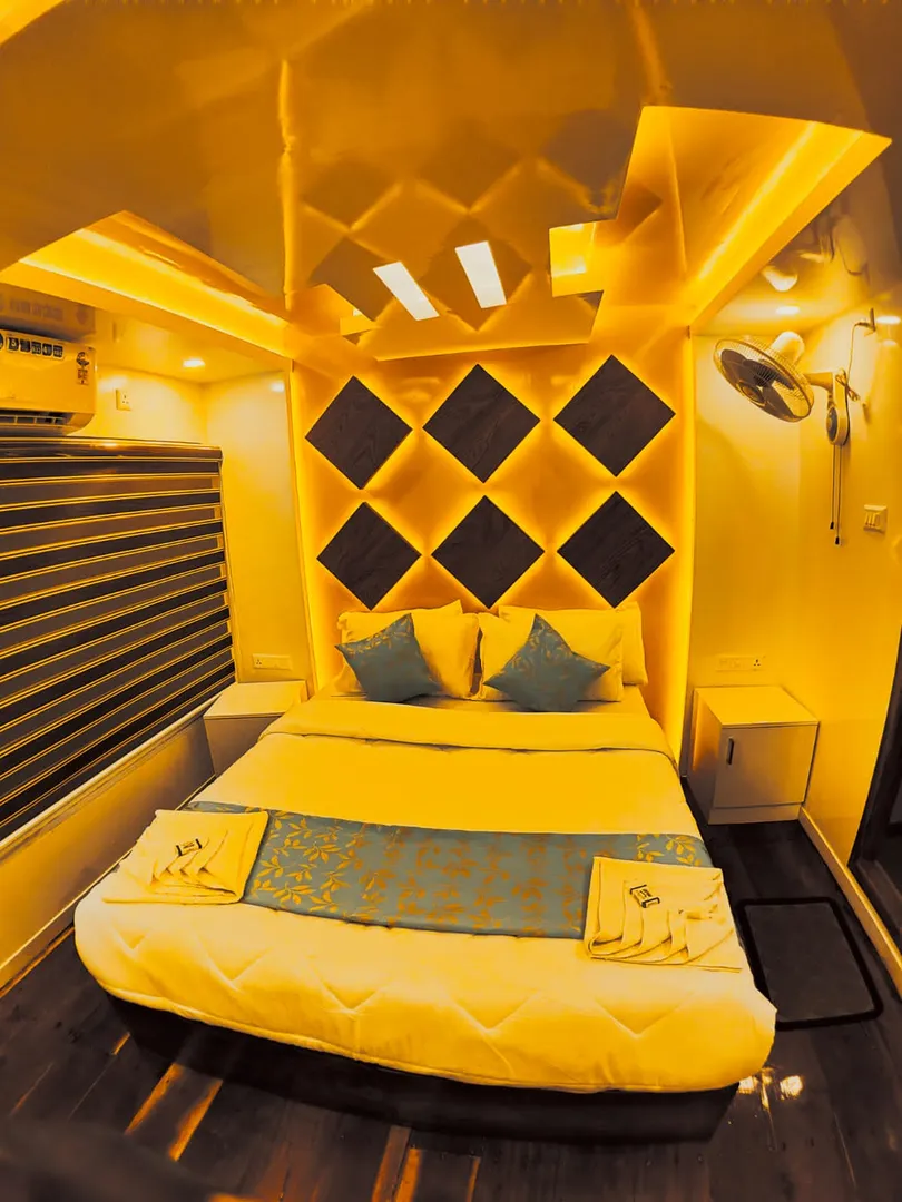 Royal Waves - 10 Bedroom Deluxe Houseboat Interior View | Kerala Houseboat Cruise | Alleppey Green Tourism