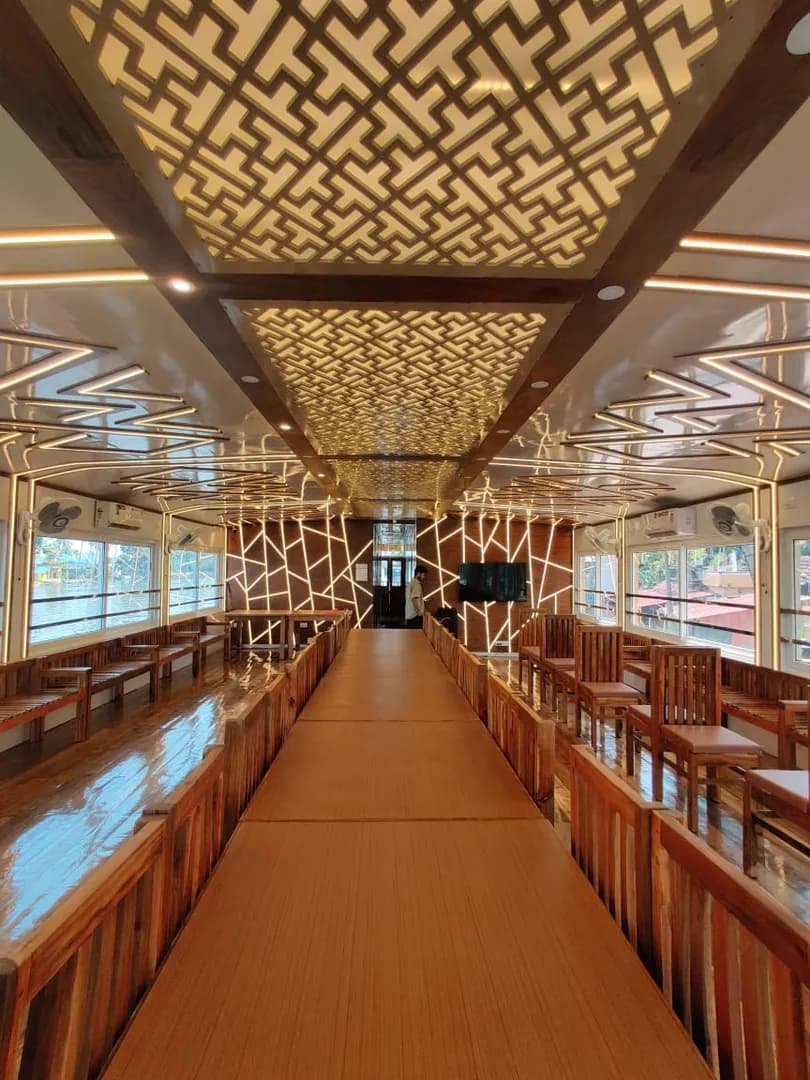 Royal Waves Deluxe - 10 Bedroom Deluxe Houseboat Interior View | Alleppey Backwaters | Alleppey Green Tourism