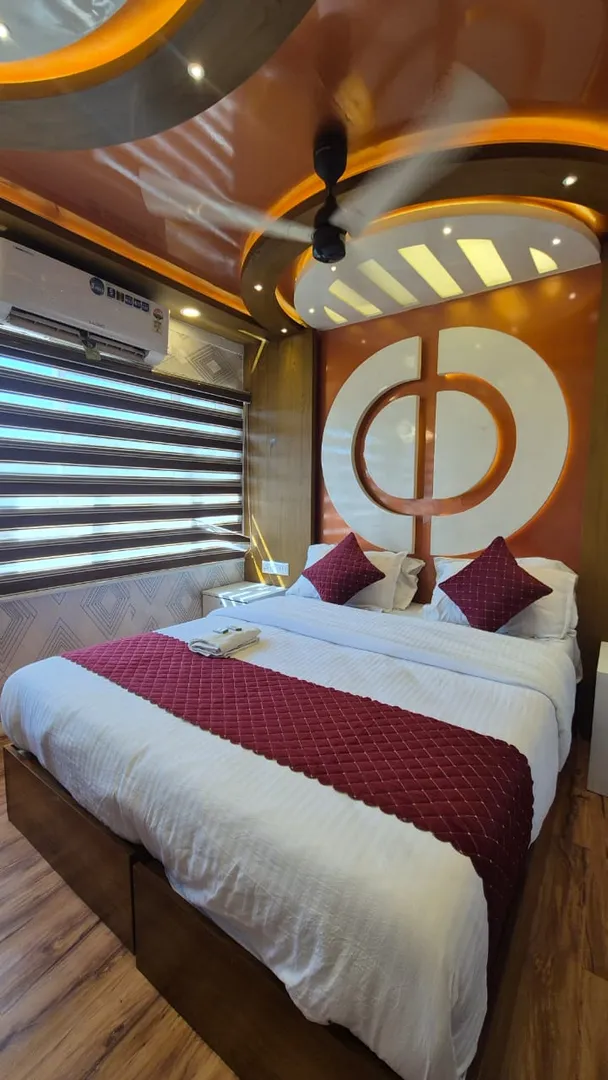 Royal Waves Premium - 10 Bedroom Premium Houseboat Interior View | Alleppey Backwaters | Alleppey Green Tourism