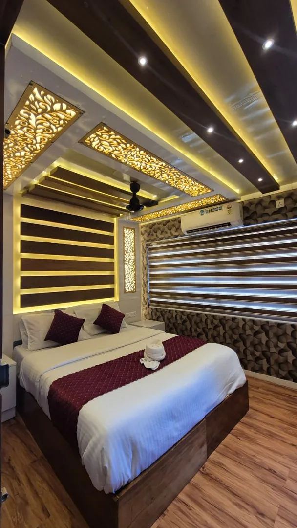 Royal Waves Premium - 10 Bedroom Premium Houseboat Interior View | Alleppey Backwaters | Alleppey Green Tourism