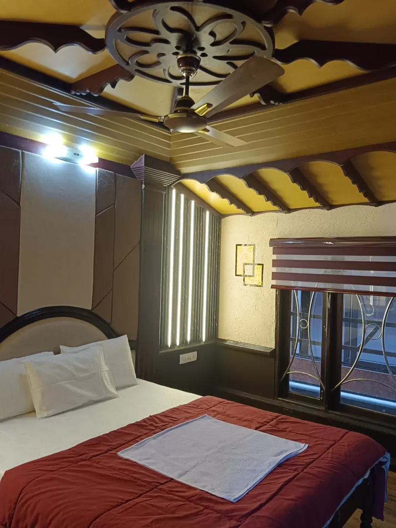 Vemba Deluxe - 2 Bedroom Deluxe Houseboat Interior View | Kerala Houseboat Cruise | Alleppey Green Tourism