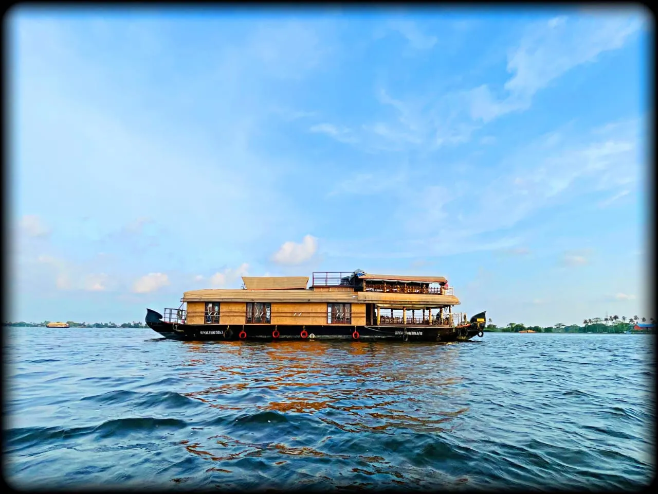 Vemba Deluxe - 2 Bedroom Deluxe Houseboat Interior View | Kerala Houseboat Cruise | Alleppey Green Tourism