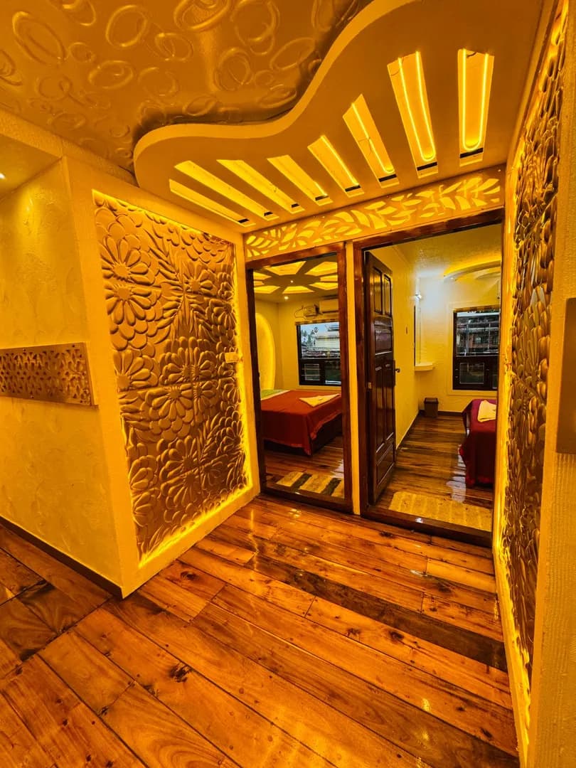 Vembanad Emperor - 10 Bedroom Deluxe Houseboat Interior View | Alleppey Backwaters | Alleppey Green Tourism