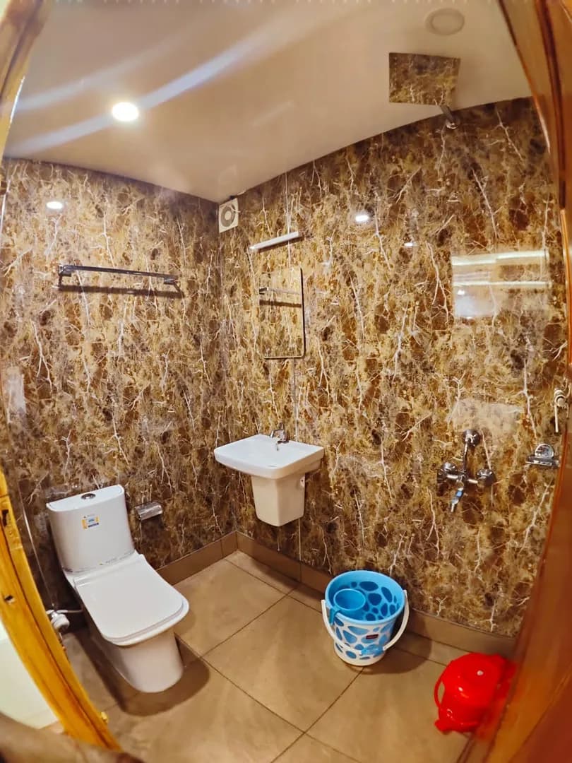 Vembanad Emperor - 10 Bedroom Deluxe Houseboat Interior View | Alleppey Backwaters | Alleppey Green Tourism