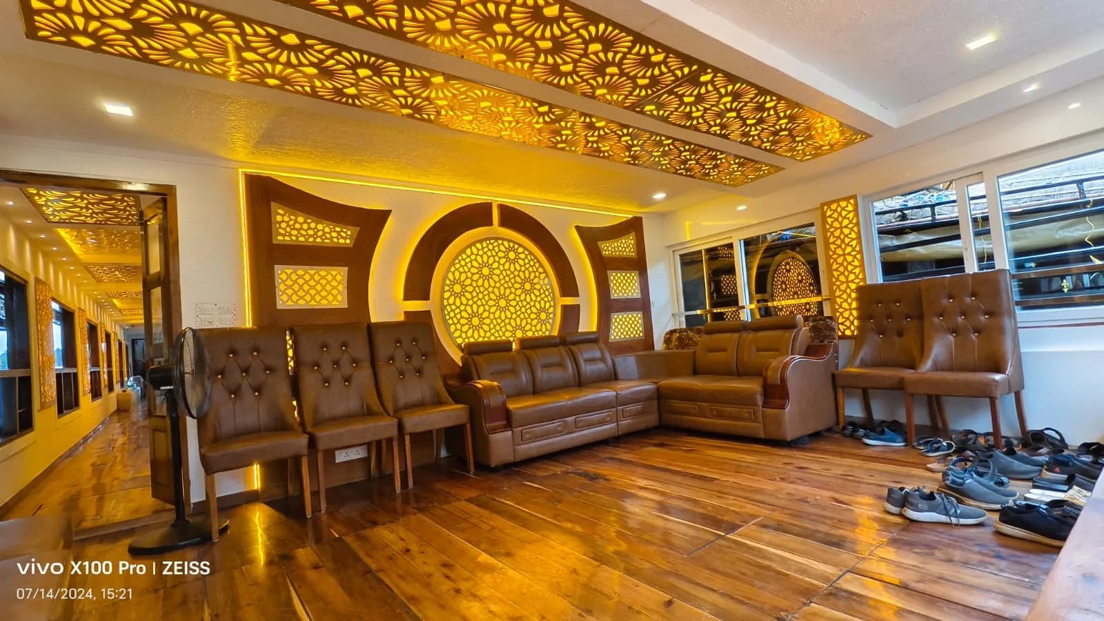 Vembanad Emperor - 10 Bedroom Deluxe Houseboat Interior View | Kerala Houseboat Cruise | Alleppey Green Tourism