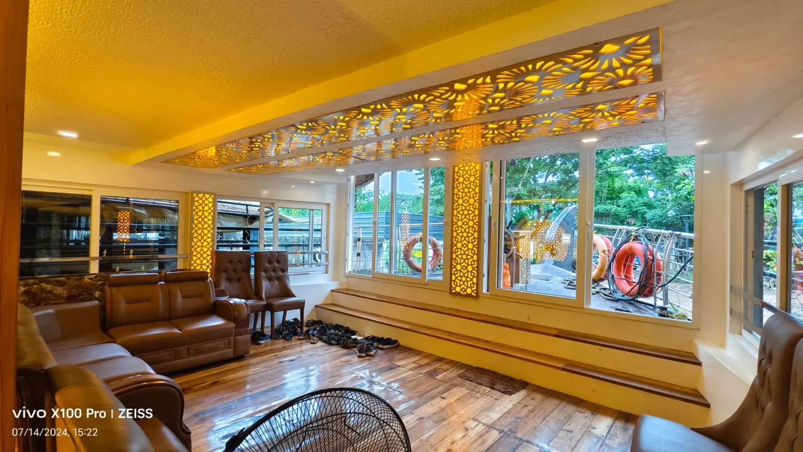 Vembanad Emperor Premium