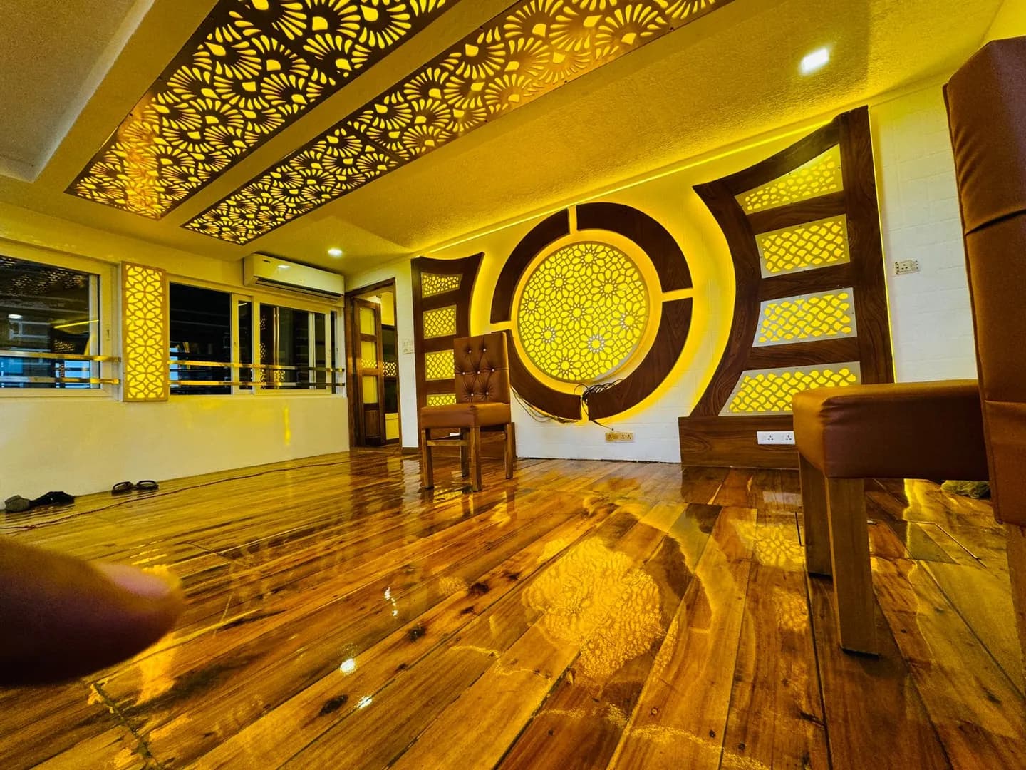 Vembanad Emperor Premium