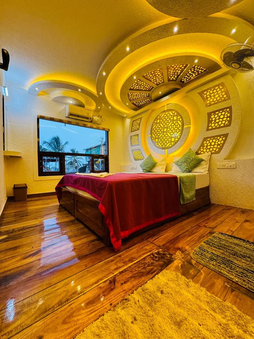 Vembanad Emperor Premium