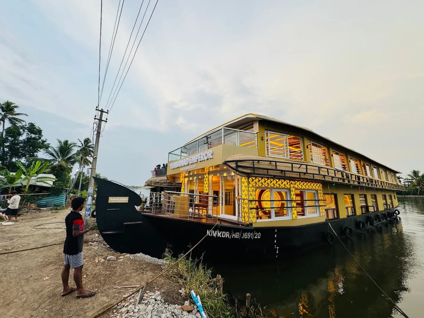 Vembanad Emperor Premium