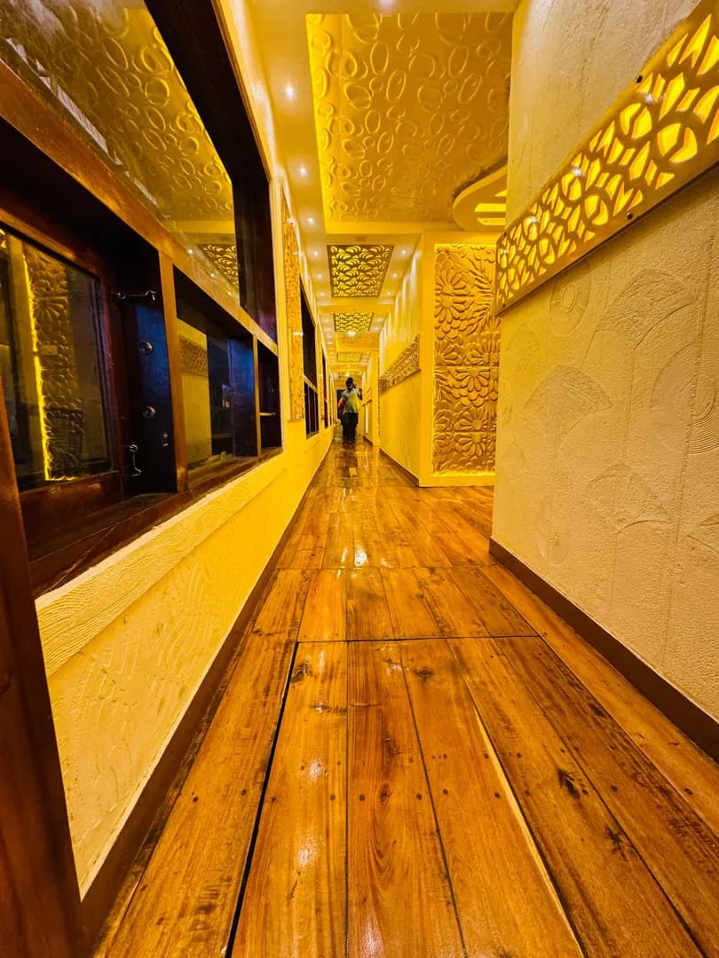 Vembanad Emperor Premium