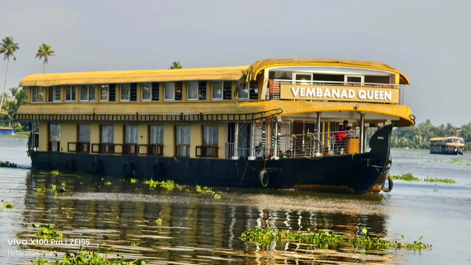 Vembanad Queen Deluxe