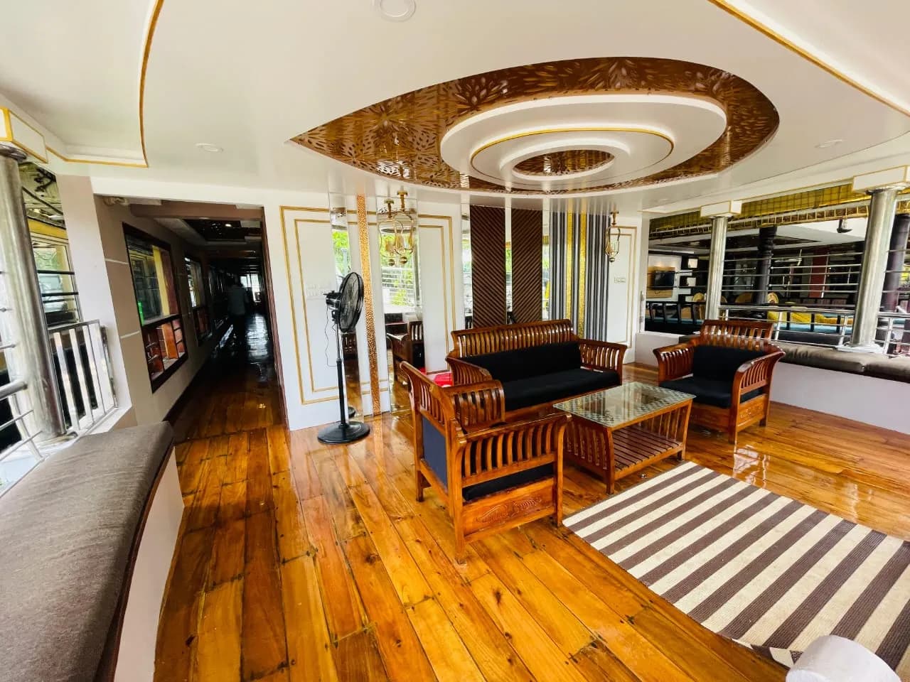 Vembanad Queen Premium