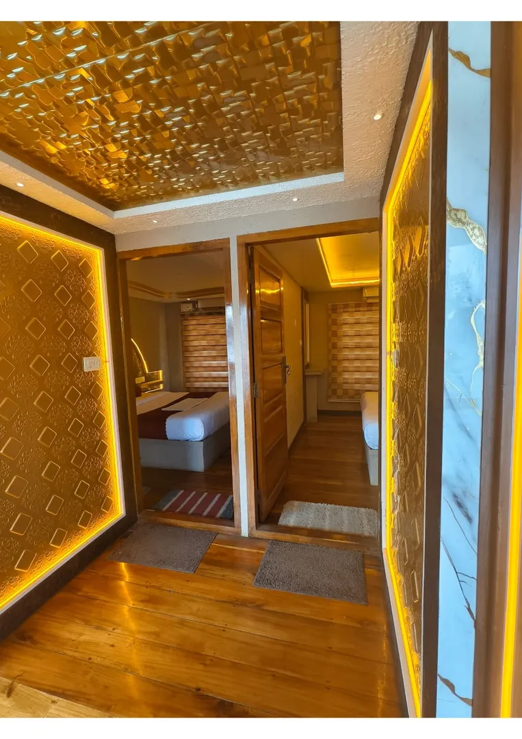 Vembanad Queen Premium