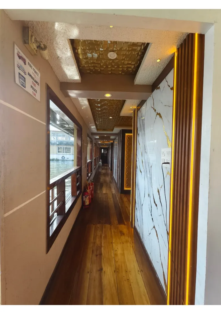 Vembanad Queen Premium