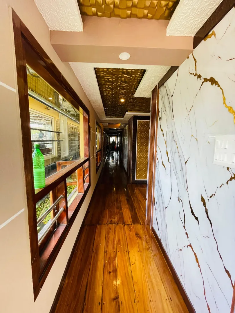 Vembanad Queen Premium