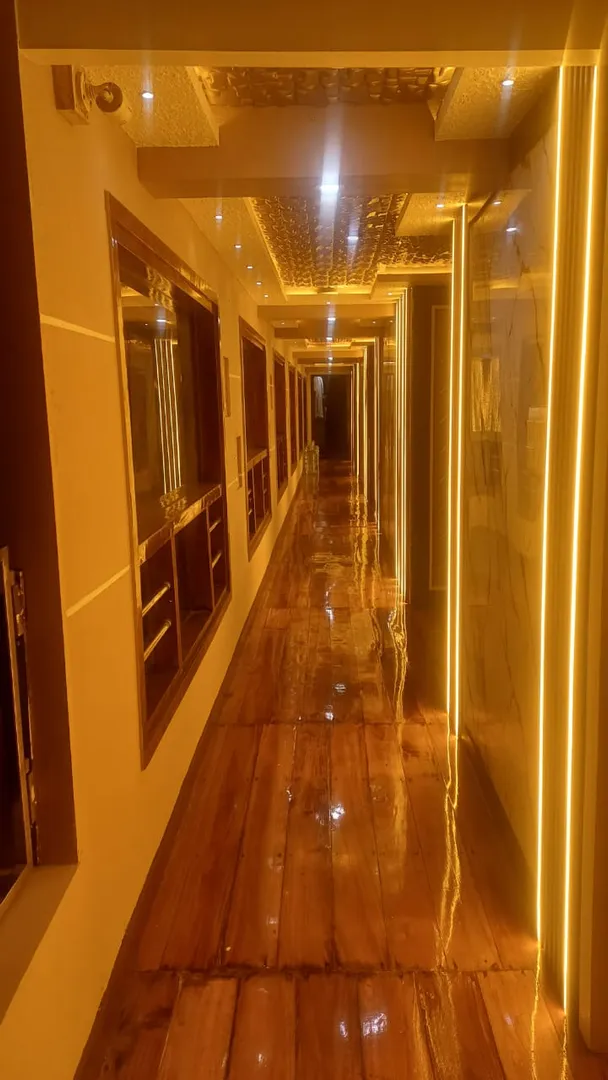 Vembanad Queen Premium