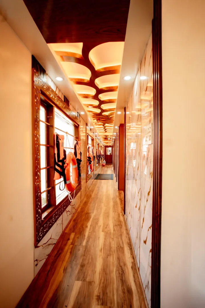 Virtue Luxury - 7 Bedroom Luxury Houseboat Interior View | Alleppey Backwaters | Alleppey Green Tourism