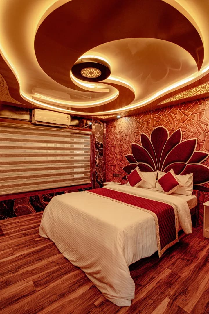 Virtue Luxury - 7 Bedroom Luxury Houseboat Interior View | Kerala Houseboat Cruise | Alleppey Green Tourism