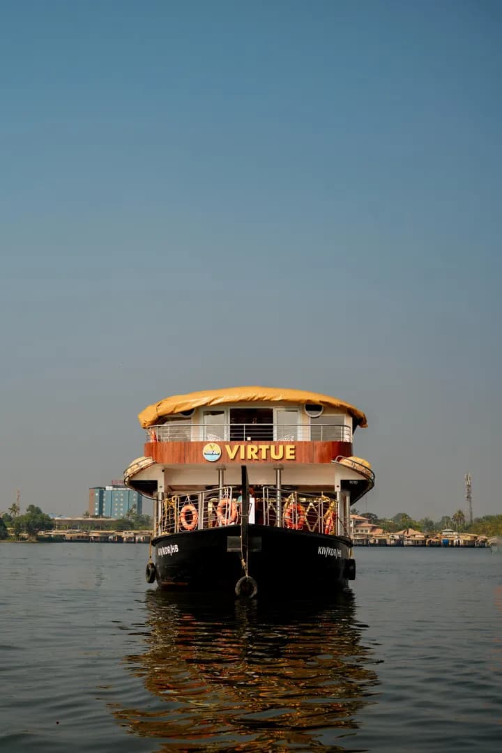 Virtue Premium - 7 Bedroom Premium Houseboat Interior View | Kerala Houseboat Cruise | Alleppey Green Tourism