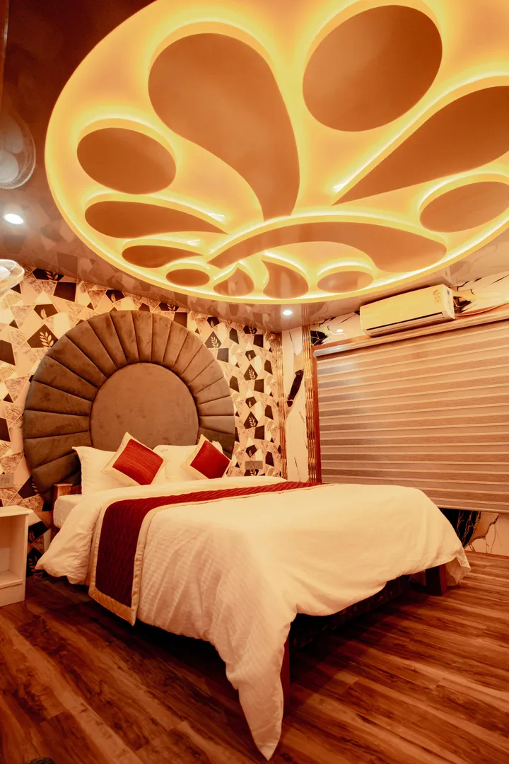 Virtue Premium - 7 Bedroom Premium Houseboat Interior View | Alleppey Backwaters | Alleppey Green Tourism