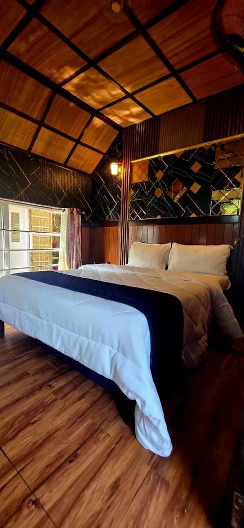 Red 2 Premium, 2-bedroom houseboat in Alleppey