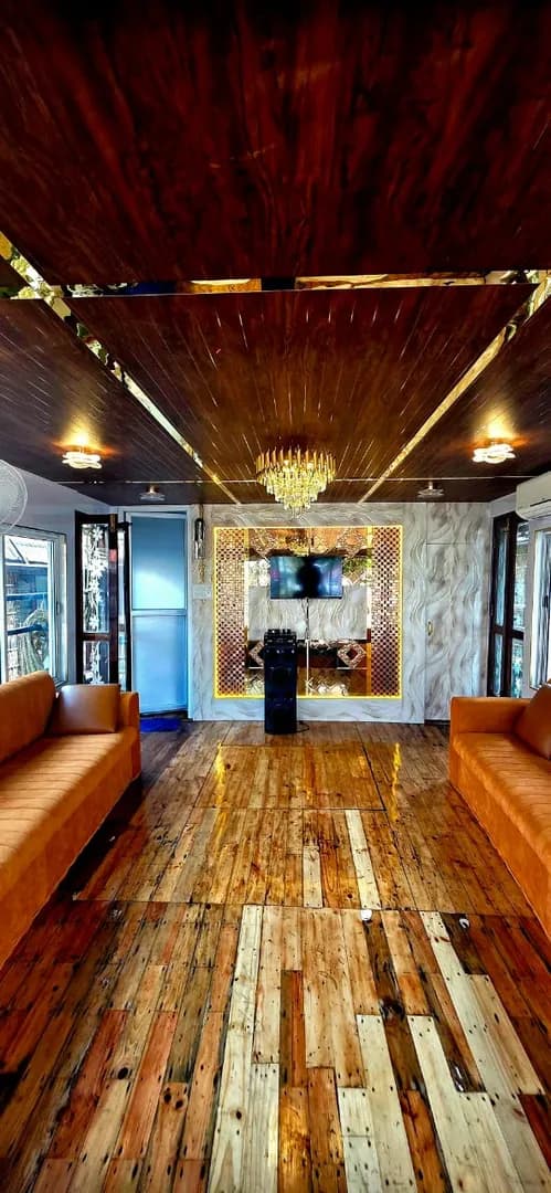 Red 2 Premium, 2-bedroom houseboat in Alleppey
