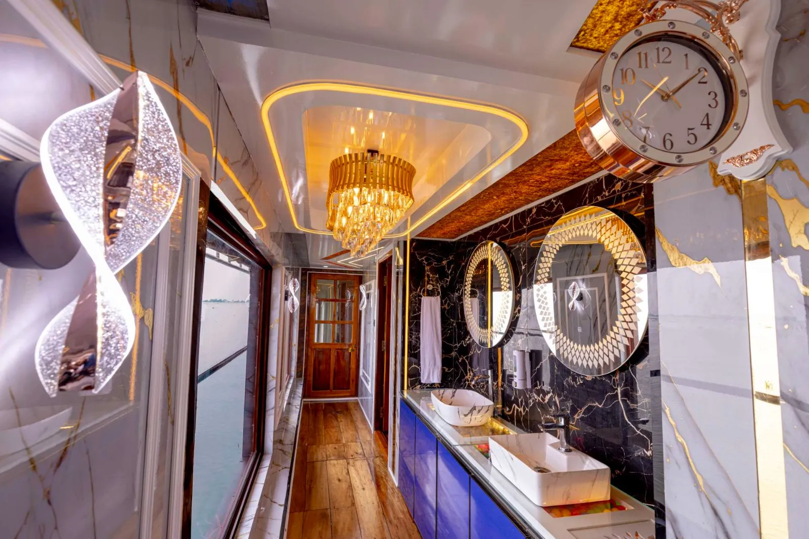 Karuthamma 2 Bed Luxury, houseboat in Alleppey