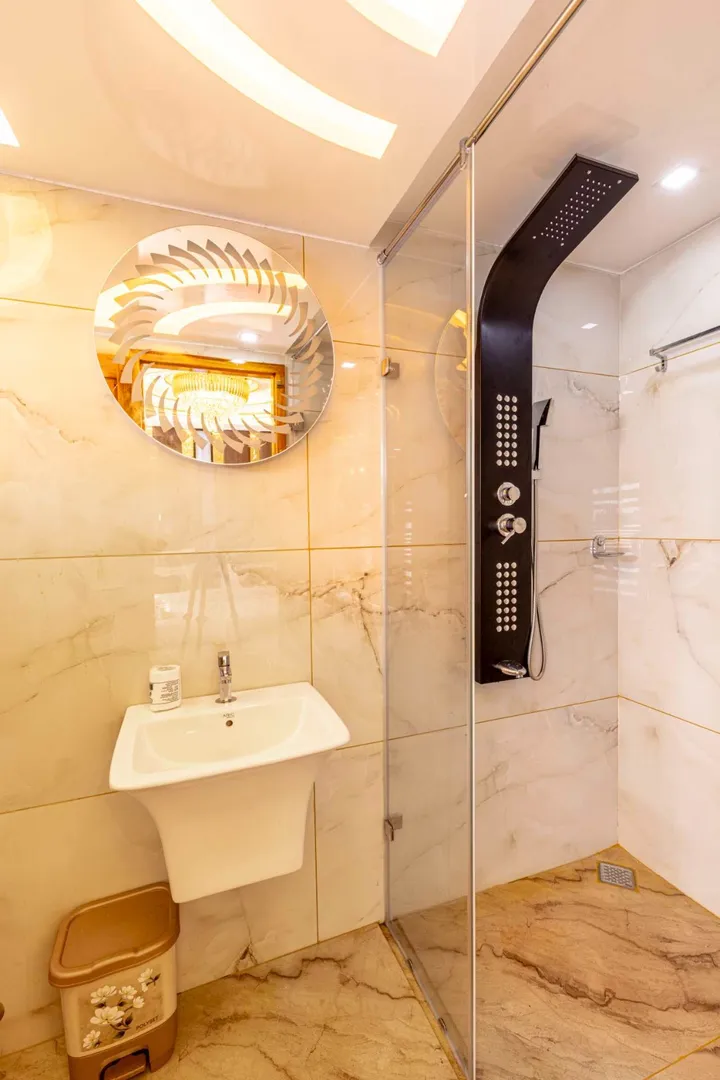 Karuthamma 2 Bed Luxury, houseboat in Alleppey