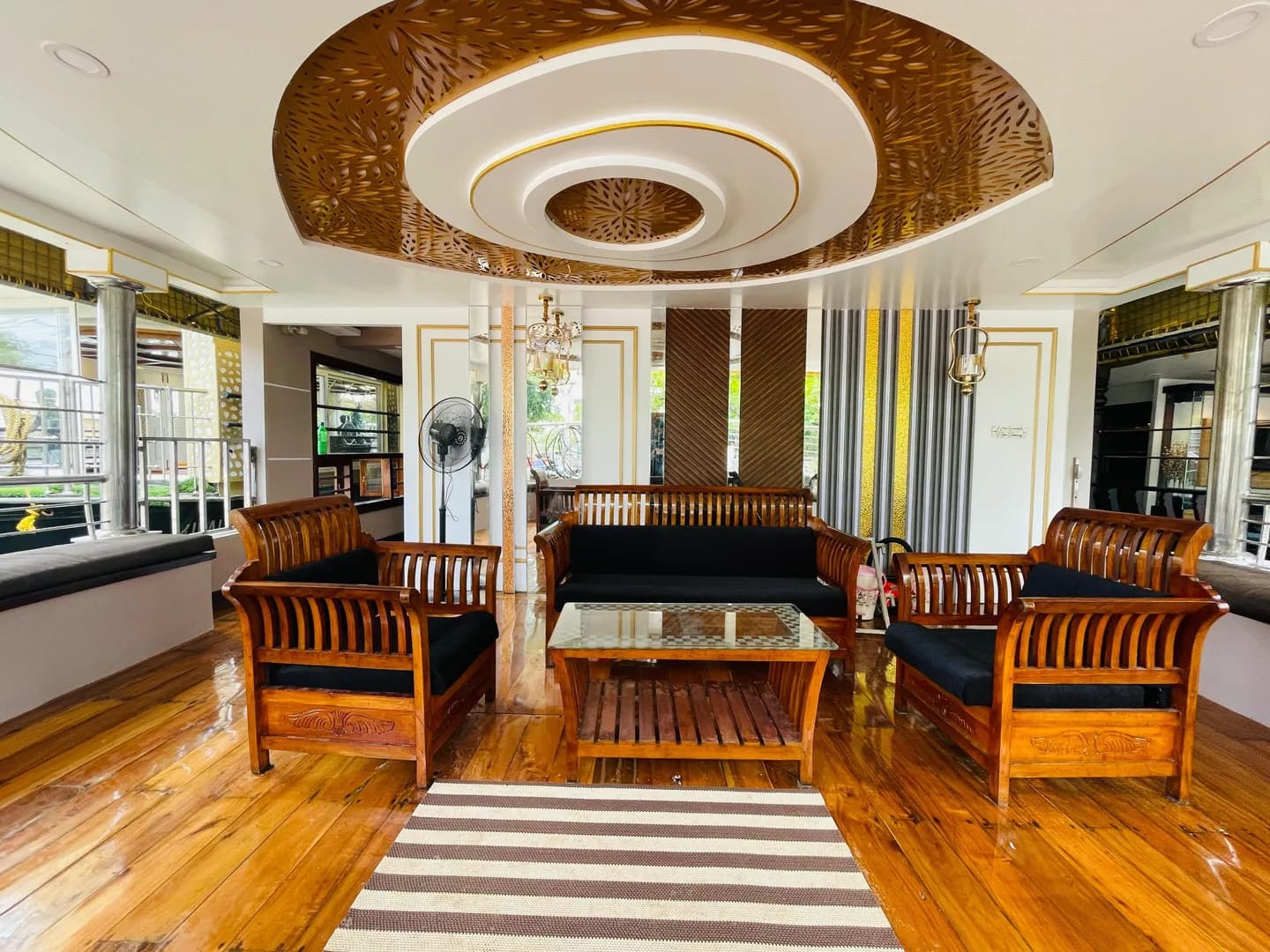 Vembanad Queen 8 Premium